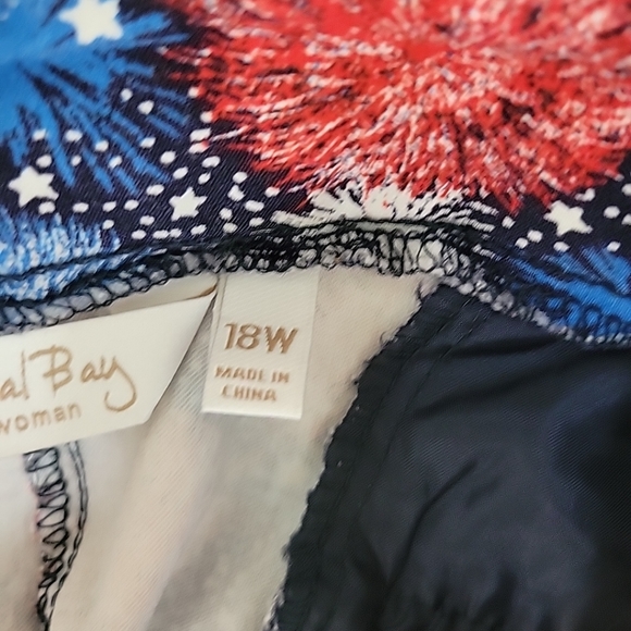 Coral Bay Shorts Stretchy Size 18W Red White Blue EUC - Picture 8 of 11